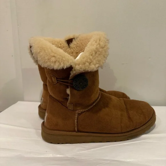 UGG Women's Bailey Button II Chestnut Boot - Picture 3 of 7